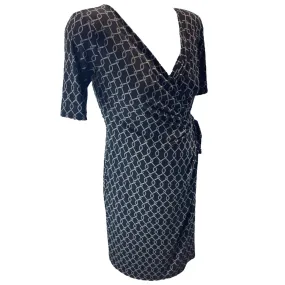 Black and White Chainlink Wrap Maternity (Gently Used - Size XSmall)