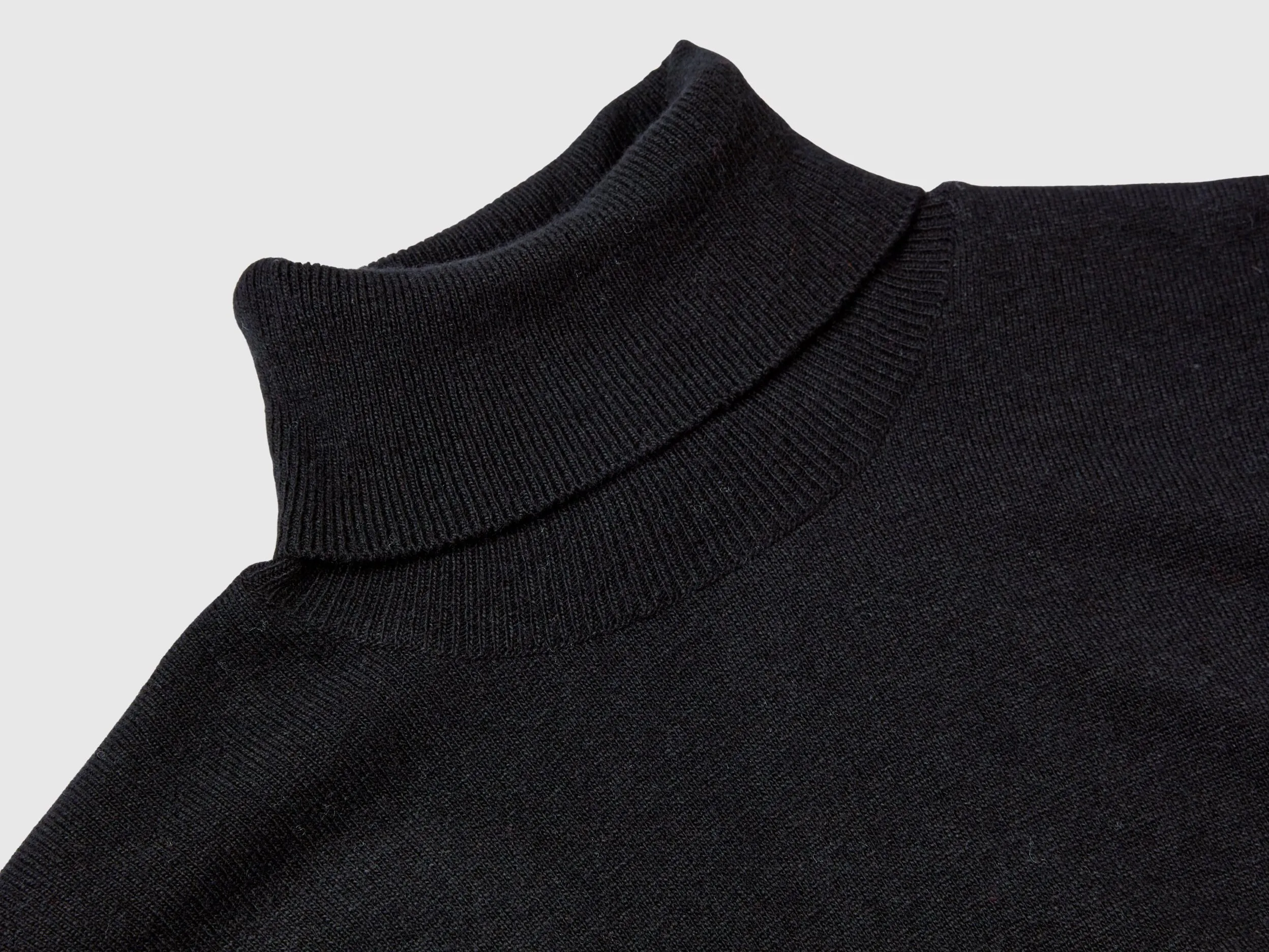 Black short sleeve turtleneck in cashmere blend - Black | Benetton