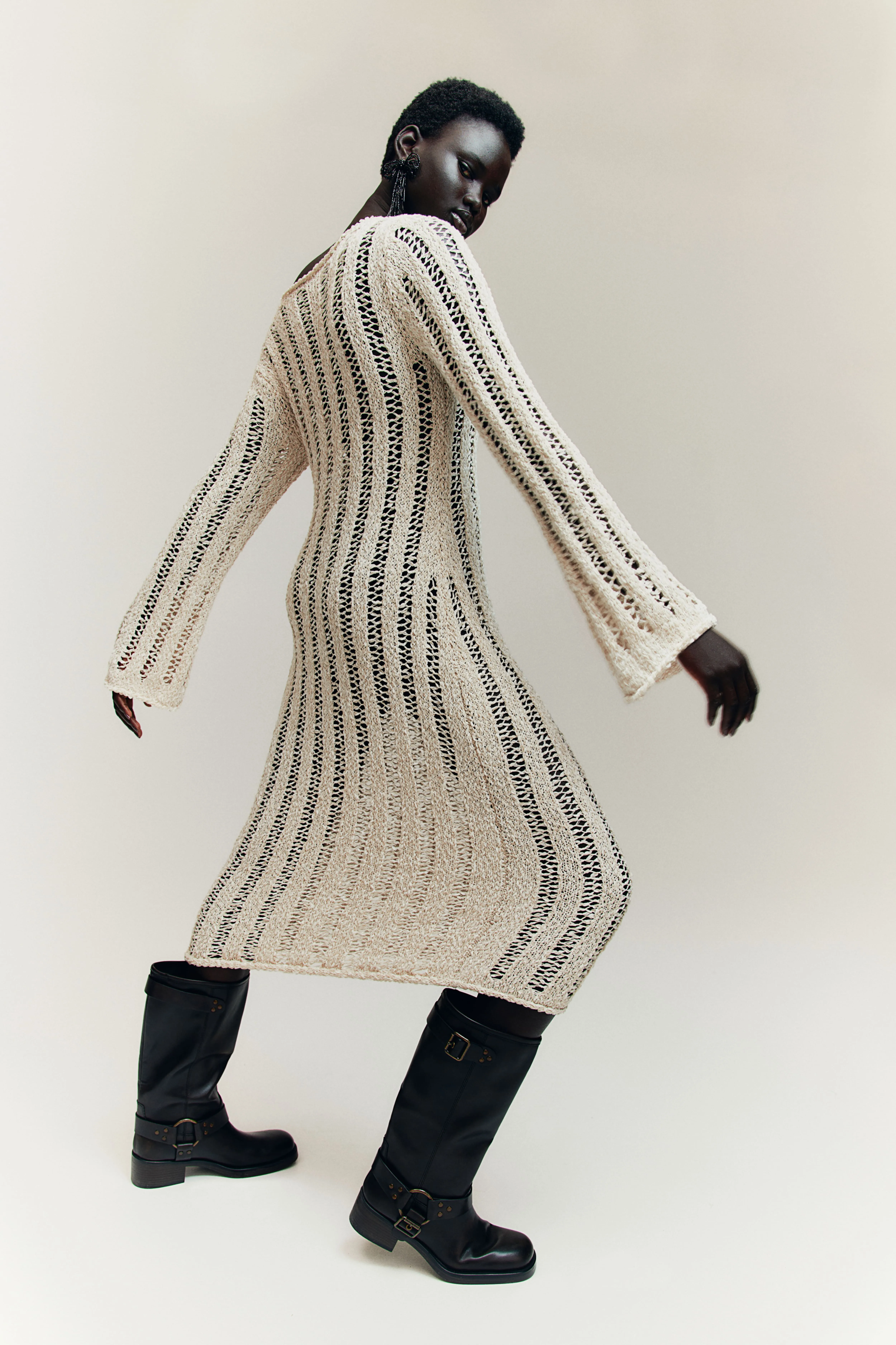 Ladder-stitch-look knitted dress - Round neck - Long sleeve - Light greige - Ladies | H&M GB