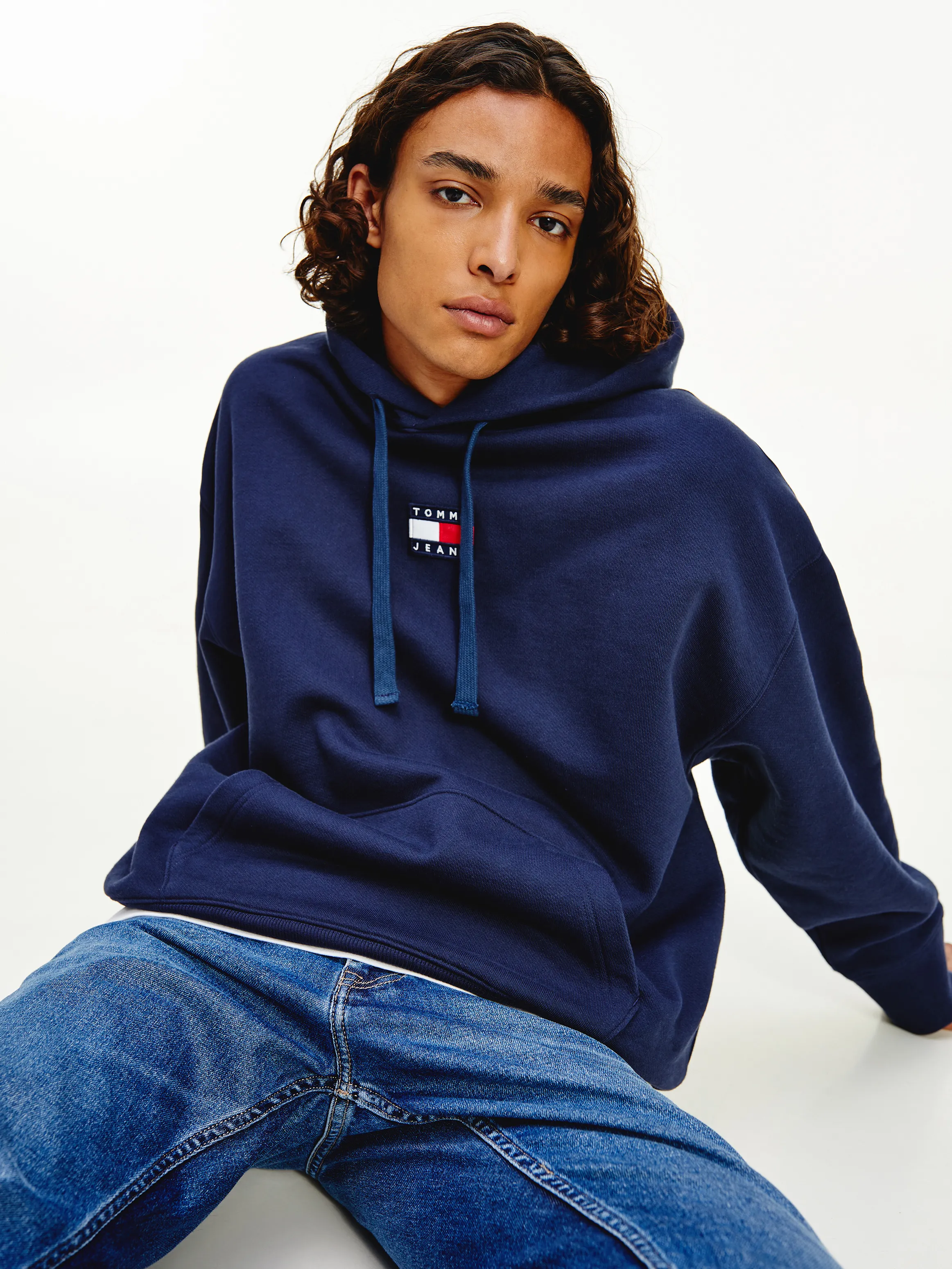 Tommy Badge Organic Cotton Hoodie |  Sweatshirts & Hoodies |  Tommy Hilfiger