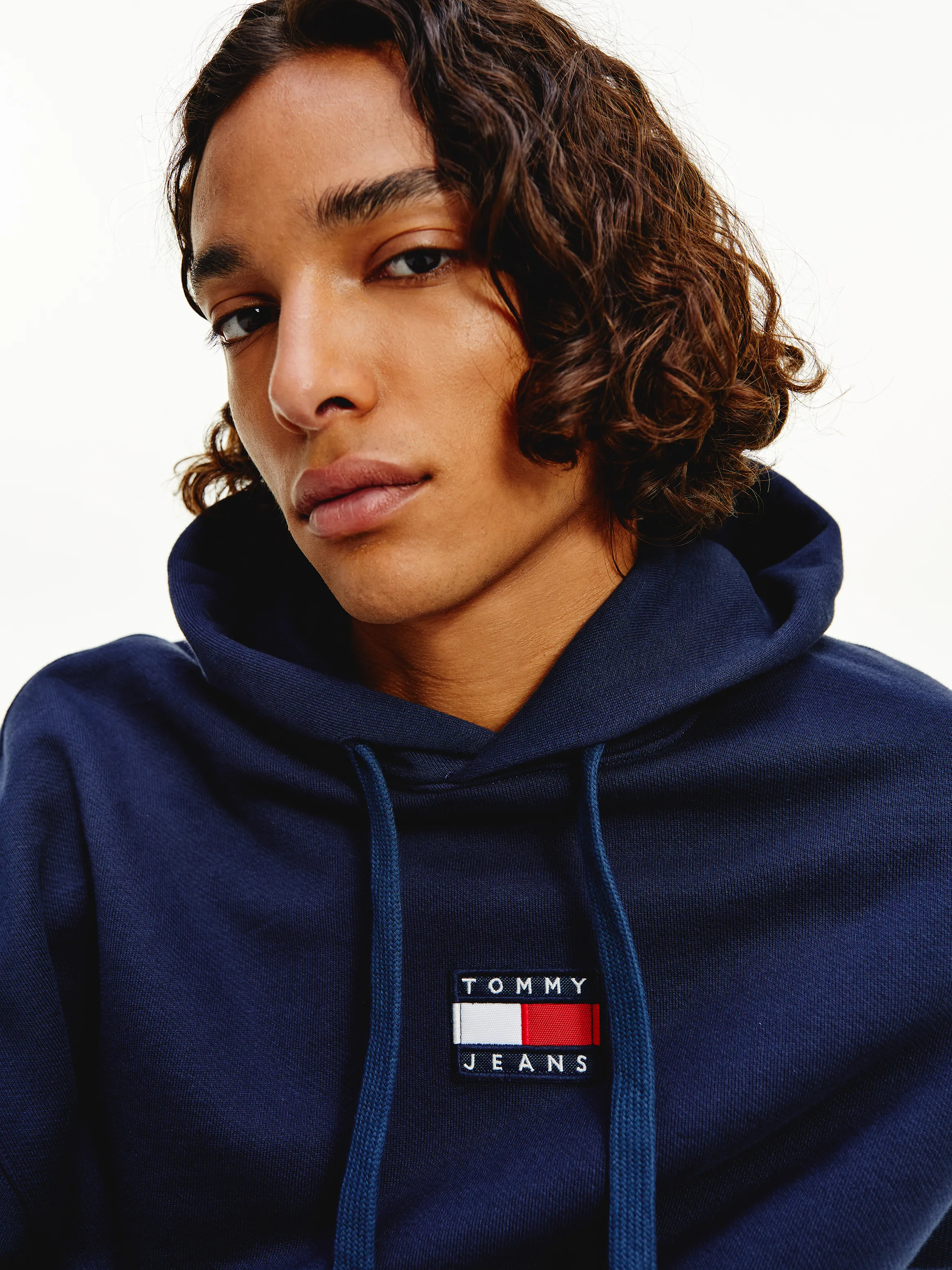 Tommy Badge Organic Cotton Hoodie |  Sweatshirts & Hoodies |  Tommy Hilfiger