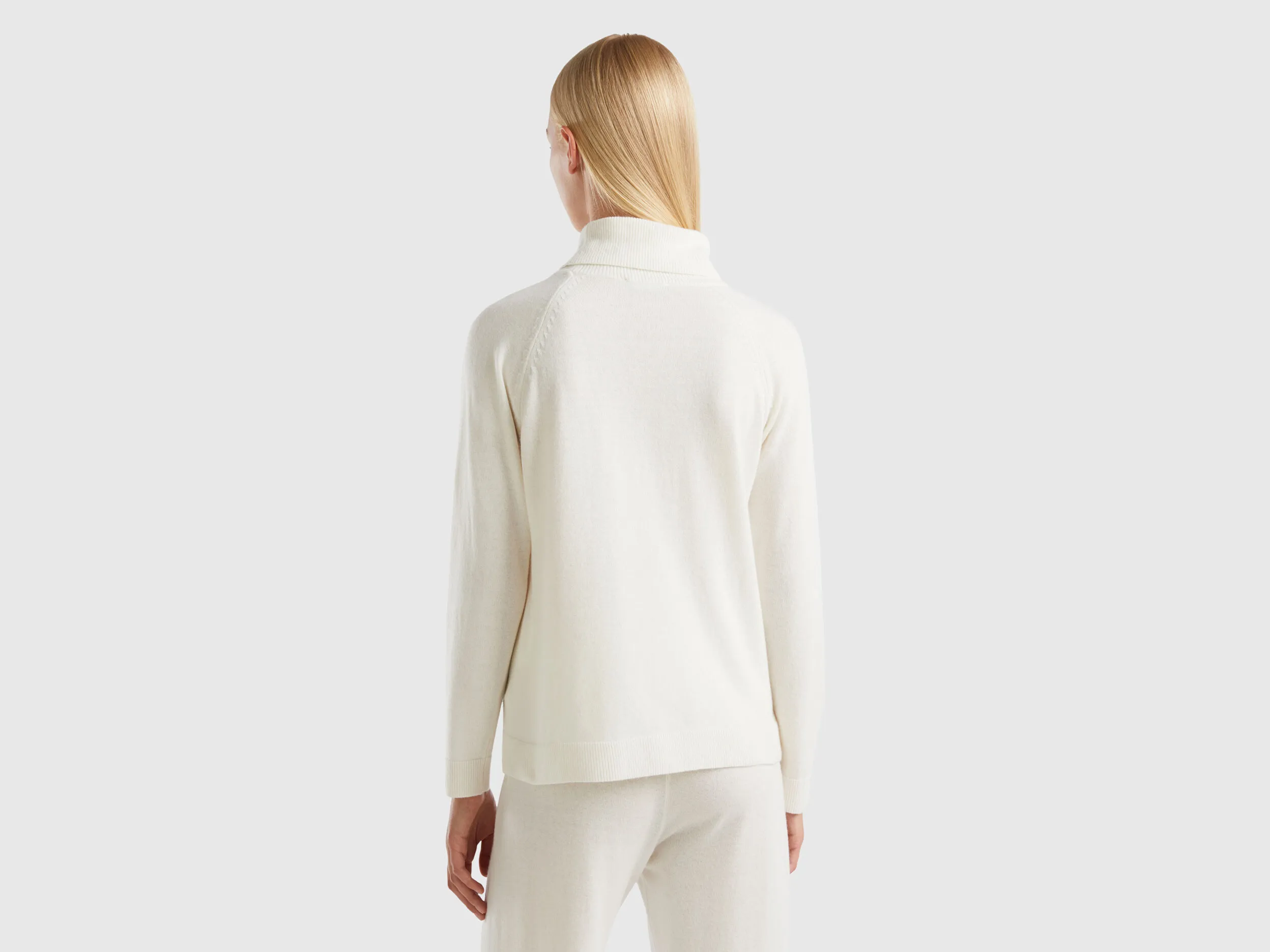 White turtleneck sweater in cashmere and wool blend - Creamy White | Benetton