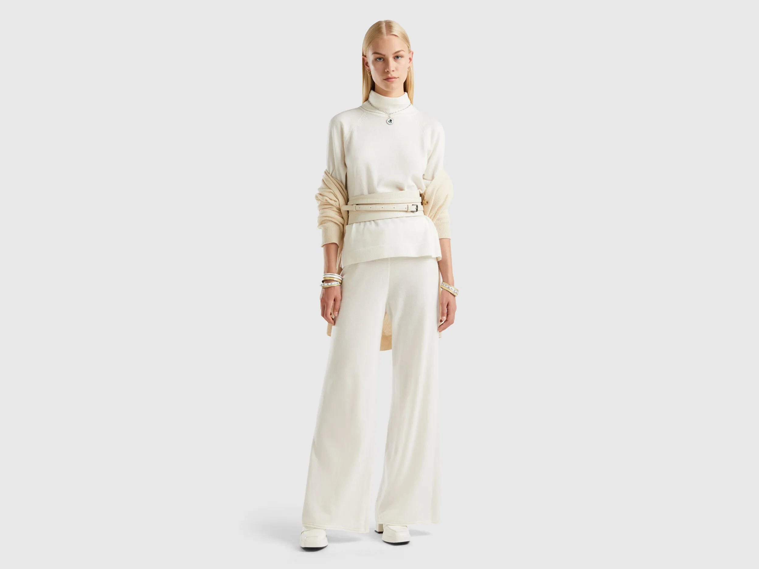 White turtleneck sweater in cashmere and wool blend - Creamy White | Benetton